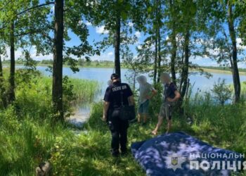 У Шосткинському районі поліцейські викрили молодиків, які сітками ловили рибу