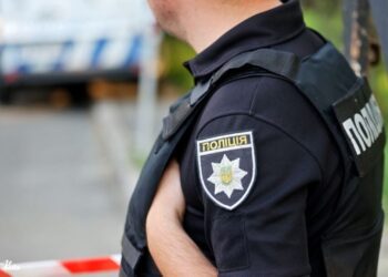 У Сумах патрульні зупинили водія маршрутки, який за кермом дивився відео на телефоні