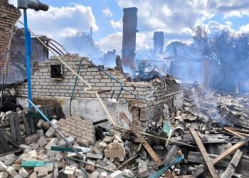 У Воронежі на Шосткинщині унаслідок ворожої атаки повністю знищено житловий будинок: допомогу постраждалим надали волонтери Червоного Хреста