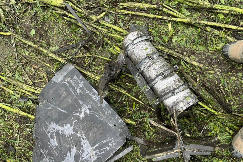Вибухотехніки поліції попереджають мешканців Сумщини про мінування окупантами територій дронами