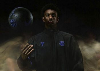 ВІДЕО. Футболіст Барселони збудував школу та профінансував криницю