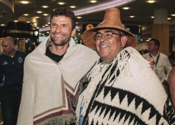 ВІДЕО. Корінні індіанці привітали Томаса Мюллера у Ванкувері