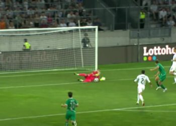 ВІДЕО. Лунін намертво зафіксував м’яч після виходу суперника віч-на-віч