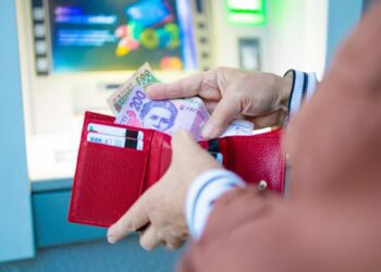 Зарплати українців цього року різко зростуть, але є нюанс