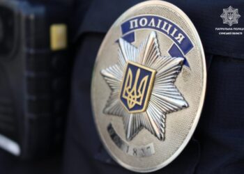 Завдяки небайдужій сум’янці патрульні допомогли жінці похилого віку повернутися додому