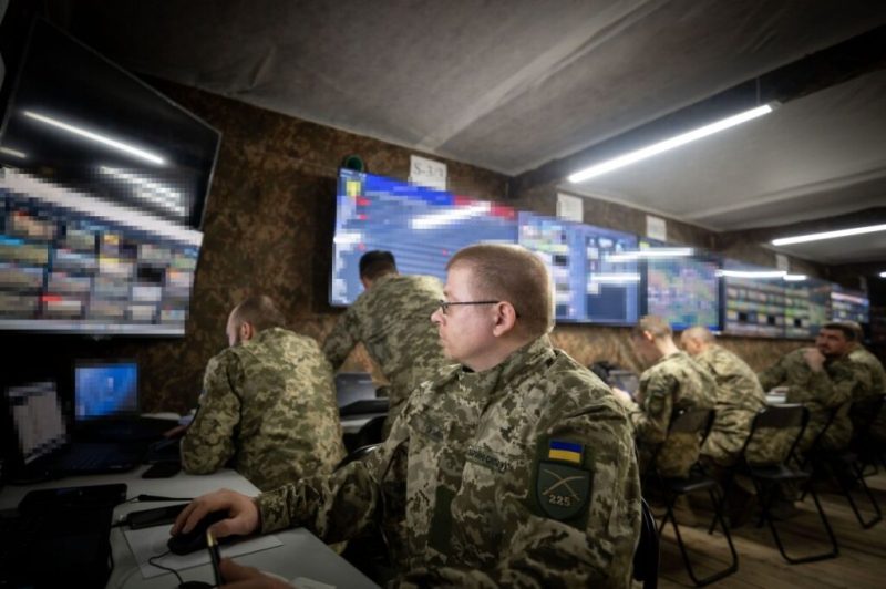 Зеленський відвідав Сумщину: у річницю початку Курської операції Президент зустрівся з воїнами 225-го окремого штурмового полку та відзначив їх нагородами