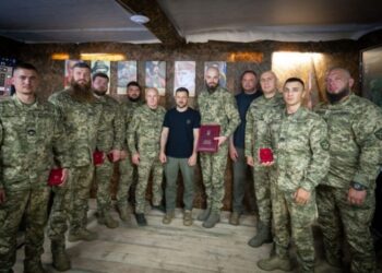 Зеленський відвідав Сумщину: у річницю початку Курської операції Президент зустрівся з воїнами 225-го окремого штурмового полку та відзначив їх нагородами