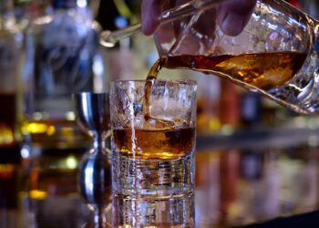 Виски в бутылке 3 литра