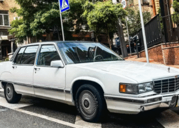 Один з 443: раритетний Cadillac помітили на вулицях Києва (ФОТО)