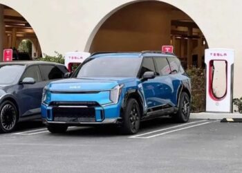 Електрокари Kia EV6 та EV9 отримали функцію, яка робить зарядку простішою за заправку