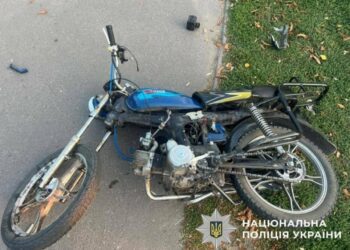 ДТП з травмованим: на Сумщині водій Рено в’їхав у мопед, яким керував 17-річний хлопець