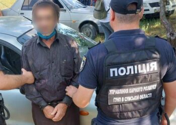 71-річний житель Сумщини зарізав безхатька, розчленував його тіло та закопав у дворі