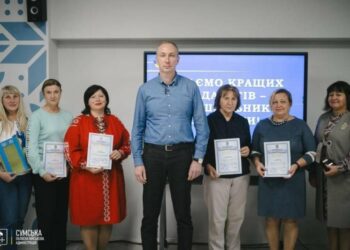 Голова ОВА вручив педагогам Сумщини відзнаки Міністерства освіти і науки України