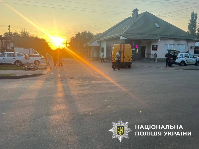 ДТП з травмованим: на Сумщині водій Рено в&rsquo;їхав у мопед, яким керував 17-річний хлопець
