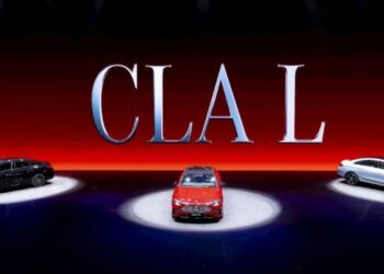 Екран на всю панель та 866 км запасу ходу: Mercedes-Benz представив подовжений CLA L