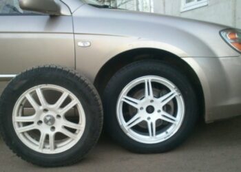 Чому немає сенсу купувати два комплекти шин на литих дисках