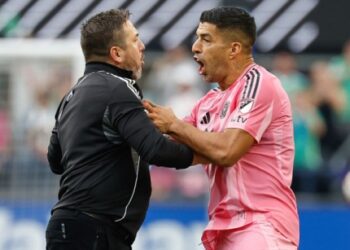 Суарес отримав дискваліфікацію на шість матчів у Кубку ліг за плювок у тренера Сіетла