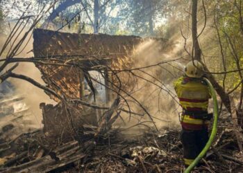 Вогнеборці ліквідували пожежу в будинку у Сумському районі