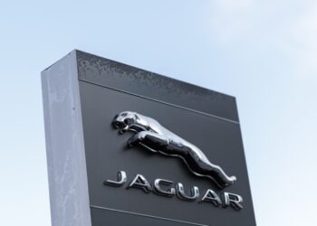 Jaguar Land Rover відновлює виробництво після масштабної кібератаки