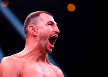 Постол битиметься за один із другорядних поясів