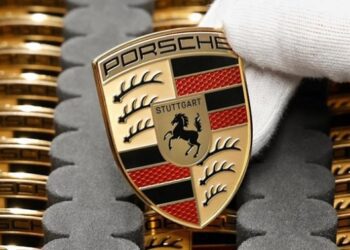 Porsche переглянула плани: ставка на ДВЗ і гібриди замість електрокарів