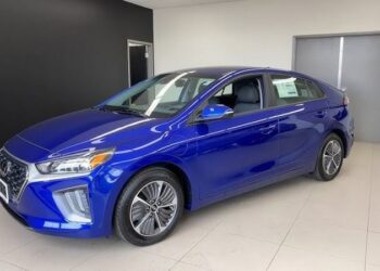 Експерти назвали топ-13 гібридних авто з витратою пального менше ніж 6 л на 100 км