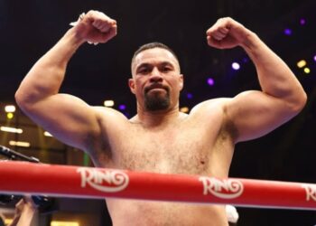 Паркер вперше зустрівся з Вордлі на битві поглядів