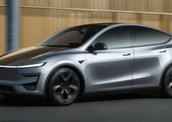 Топовий варіант найдешевшого кросовера Tesla показали на нових (ФОТО)