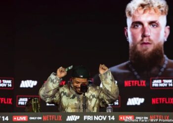 Андре Ворд став на захист Джервонти Девіса: “Якщо його головна мета – гроші, хіба фанати не повинні погодитися з цим?”