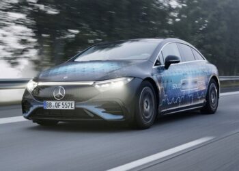 Mercedes-Benz встановив рекорд: новий електромобіль проїхав понад 1200 км на одному заряді