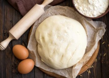 Чому дріжджове тісто не піднялося: у чому може бути причина і як усе виправити