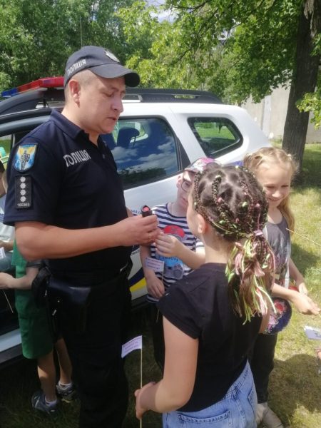 Цікава зустріч поліцейських та учнів Шосткинської школи №13 (+фото)