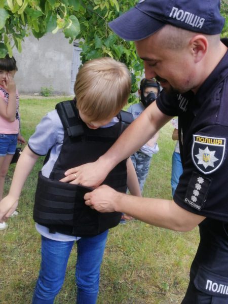 Цікава зустріч поліцейських та учнів Шосткинської школи №13 (+фото)