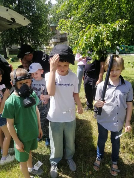 Цікава зустріч поліцейських та учнів Шосткинської школи №13 (+фото)