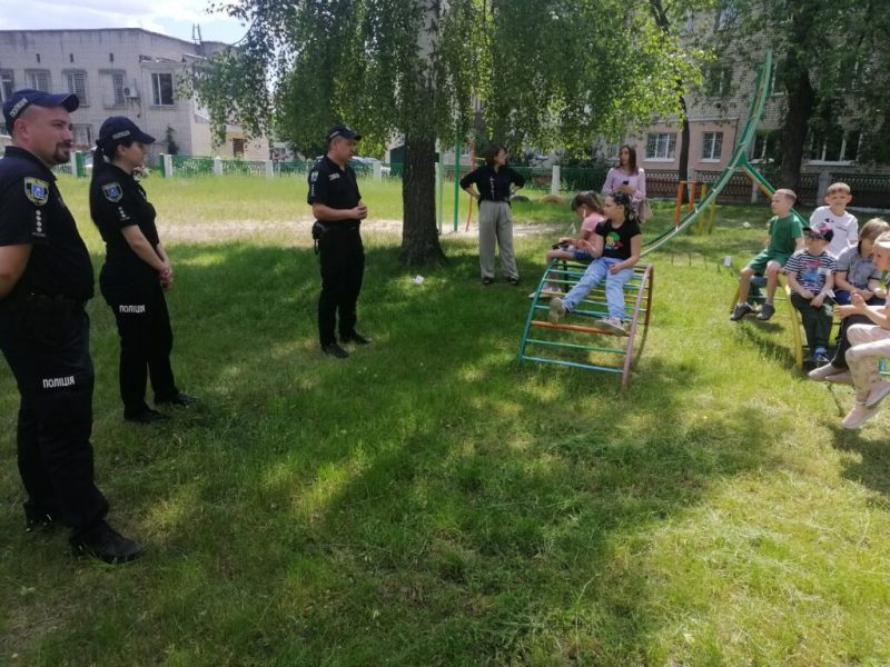 Цікава зустріч поліцейських та учнів Шосткинської школи №13 (+фото)