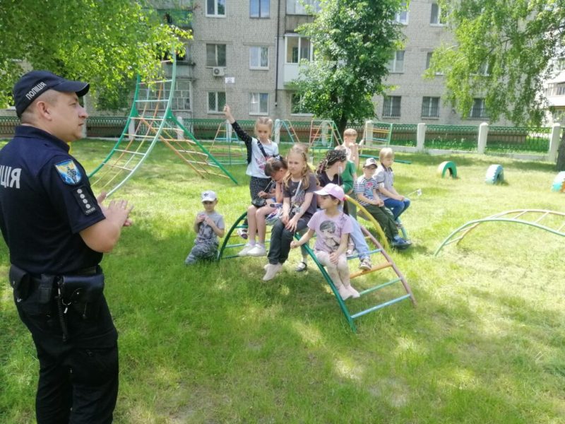 Цікава зустріч поліцейських та учнів Шосткинської школи №13 (+фото)