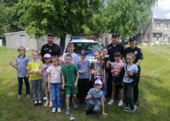 Цікава зустріч поліцейських та учнів Шосткинської школи №13 (+фото)