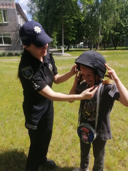 Цікава зустріч поліцейських та учнів Шосткинської школи №13 (+фото)