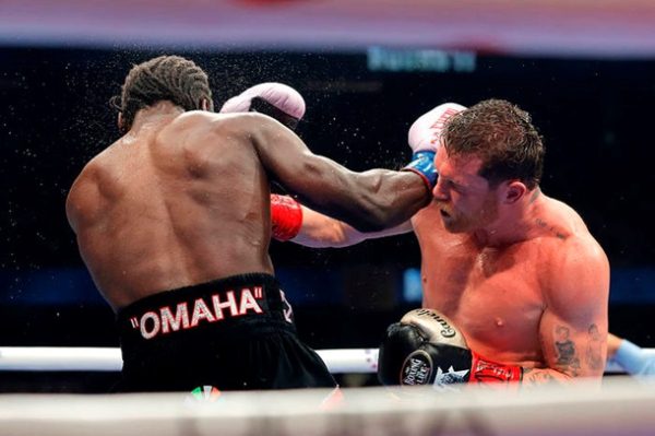 Кроуфорд впевнено і красиво переміг Альвареса Кроуфорд впевнено і красиво переміг Альвареса