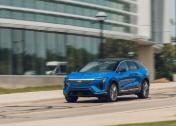 Електрокросовер Cadillac став потужнішим і отримав задній привід
