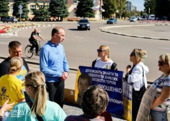 «Не мовчи! Полон вбиває»: голова ОВА в Охтирці поспілкувався з рідними полонених захисників