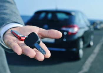 Експерт назвав 4 “заборонені” фрази, які не можна казати, купуючи машину