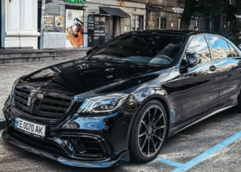 700-сильний люкс: у Києві помітили рідкісний заряджений Mercedes (ФОТО)