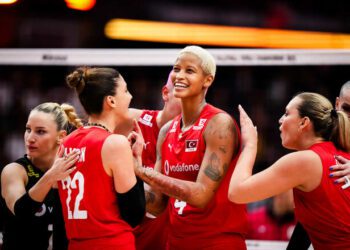 Історичний камбек після розгромного старту. Визначений перший фіналіст ЧС