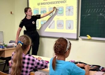 Молодших школярів Шостки вчать мінній безпеці