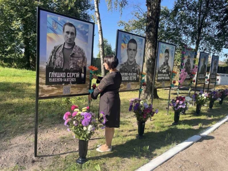 На Конотопщині відбулося відкриття пам’ятного знаку воїну-захиснику