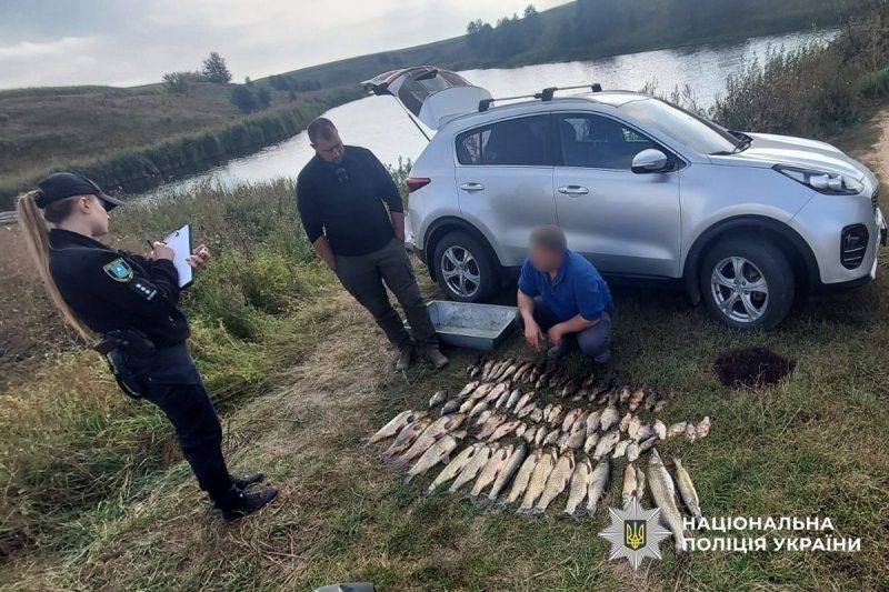 На Роменщині чоловік наловив понад 80 рибин сітками — поліція відкрила кримінальне провадження