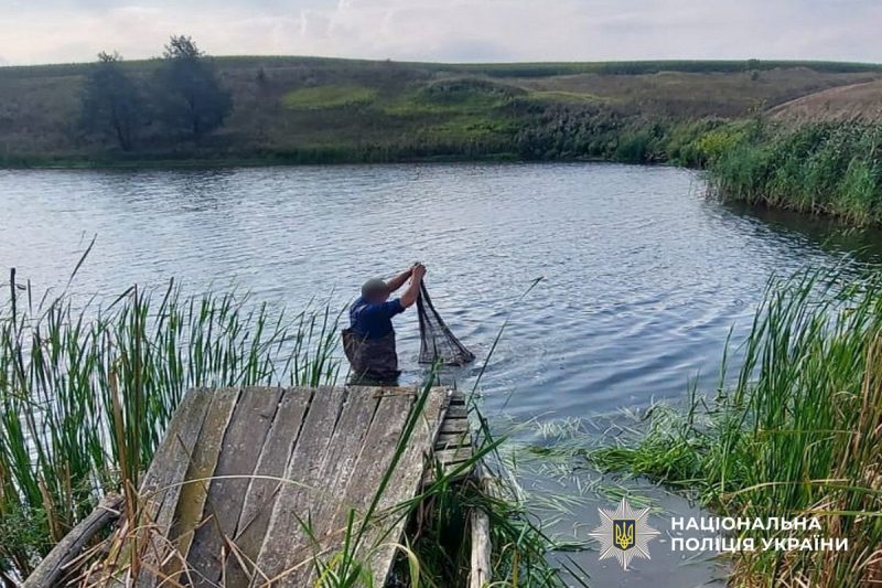На Роменщині чоловік наловив понад 80 рибин сітками — поліція відкрила кримінальне провадження