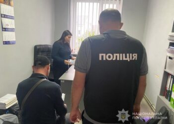 На Сумщині поліцейські повідомили про підозру підприємцю у наданні неправомірної вигоди службовій особі