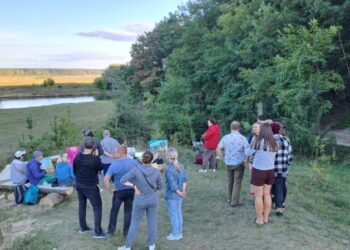 Напередодні Дня Десни шосткинські митці влаштували на берегах “зачарованої” художній пленер